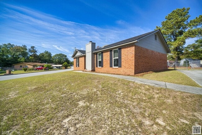 Building Photo - 3409 Knollcrest Rd