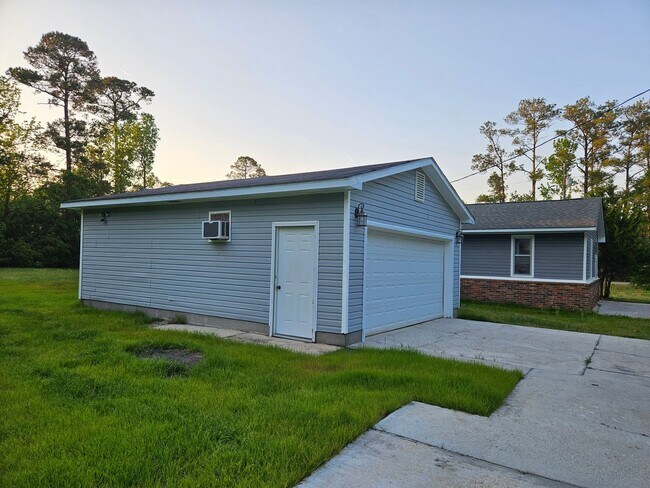 Building Photo - 770 Harrison Creek Rd