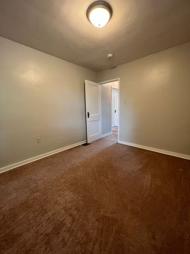 Building Photo - 1257 W 6th St