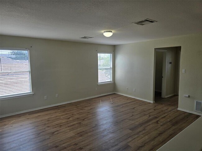 Building Photo - 333 Outfitter Dr