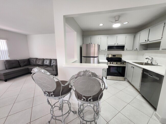 Building Photo - 287 Seville Terrace