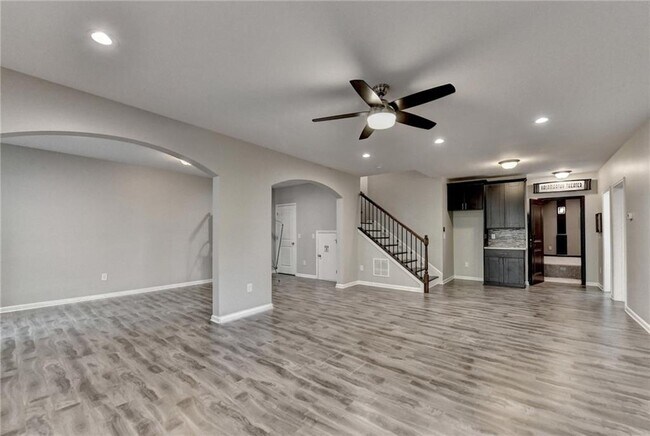 Building Photo - 11653 Parkside Ave