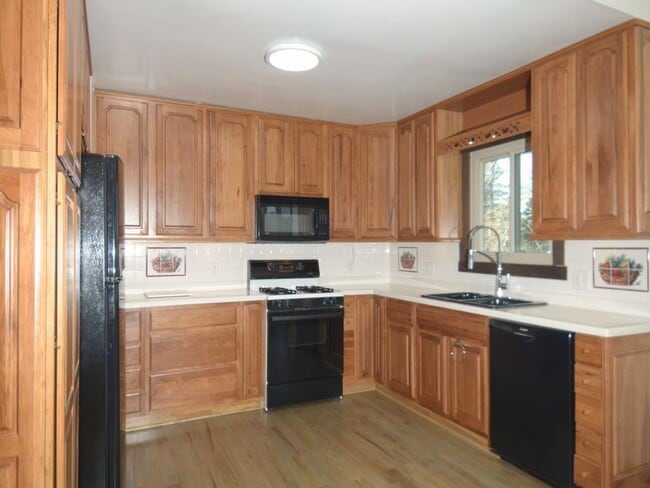 Building Photo - 1179 Justice Dr