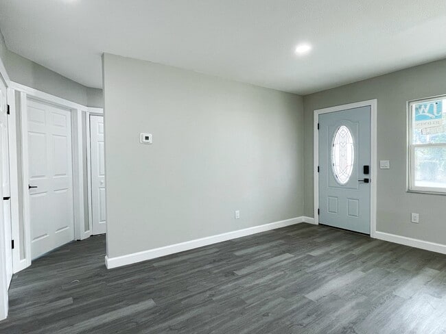 Building Photo - 2860 35th St S