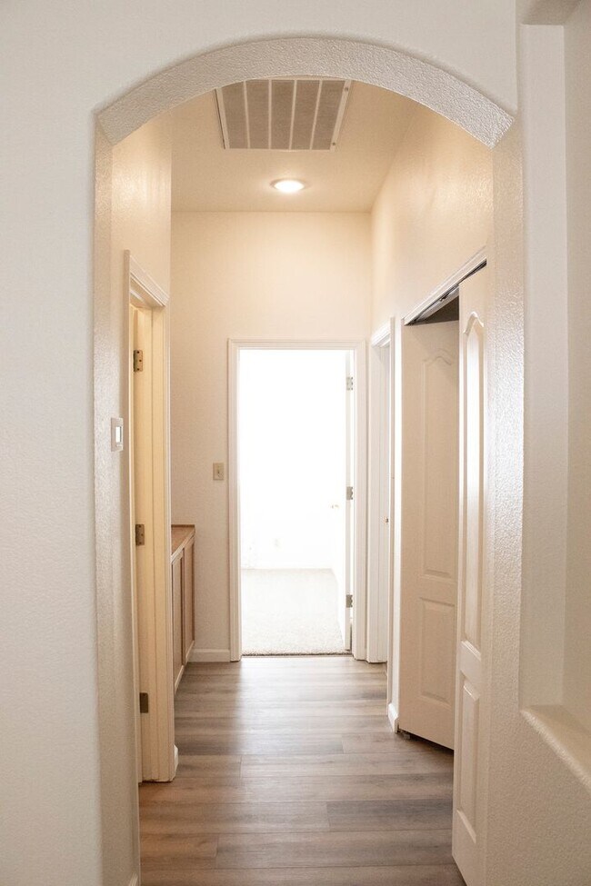 Building Photo - 3 Bedroom  2 Bath New Paint, Flooring and ...