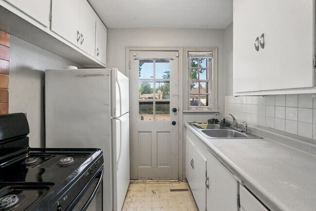 Building Photo - 3236 A St