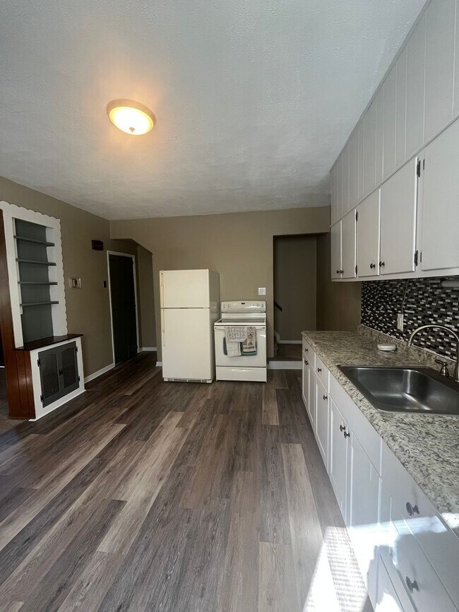 Building Photo - Available Now! 3 Bed, 1 Bath in Boyertown