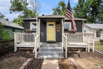 Building Photo - Updated 2 bedroom in Old Town Longmont!