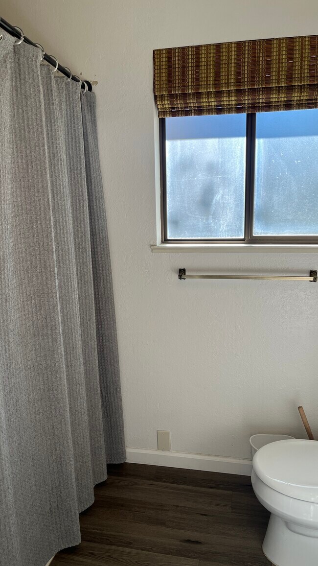 Building Photo - 12003 Lakeshore S