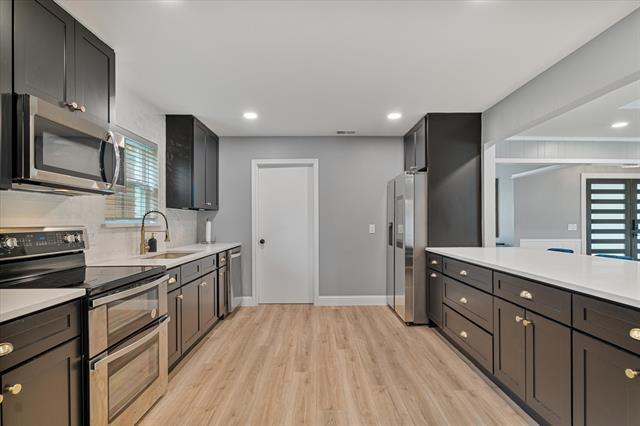 Building Photo - 2833 Meadowbrook Dr