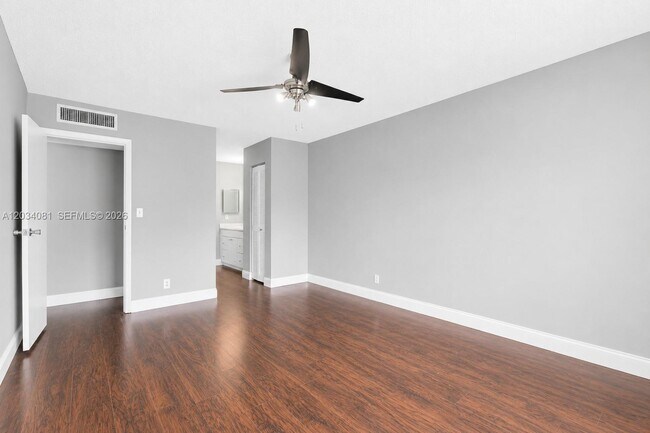 Building Photo - 5961 N Falls Cir Dr