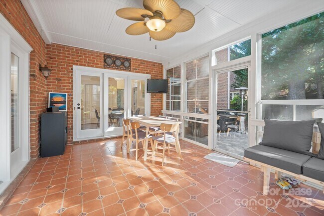 Building Photo - 16516 Plantation Woods Dr