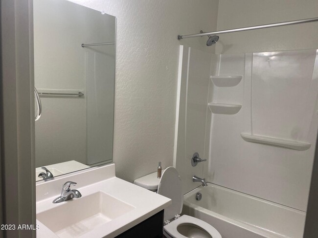 Building Photo - 826 W Nova Pl