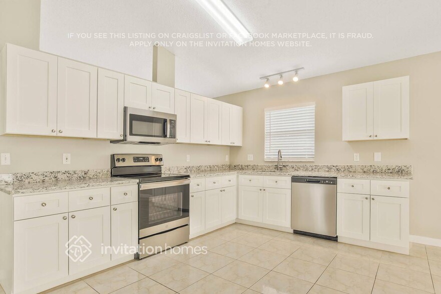 Building Photo - 6558 Cherry Grove Cir