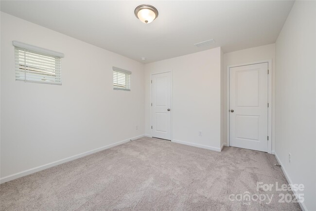 Building Photo - 3220 Lilac Grove Dr