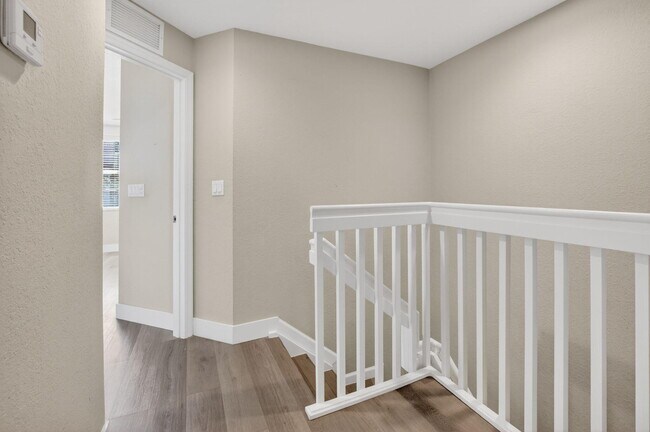 Building Photo - 1418 W Wickham Cir