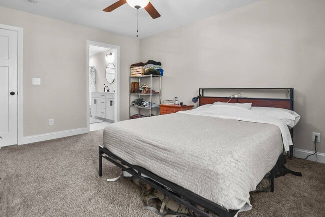 Building Photo - Pet Friendly Two Bedroom!