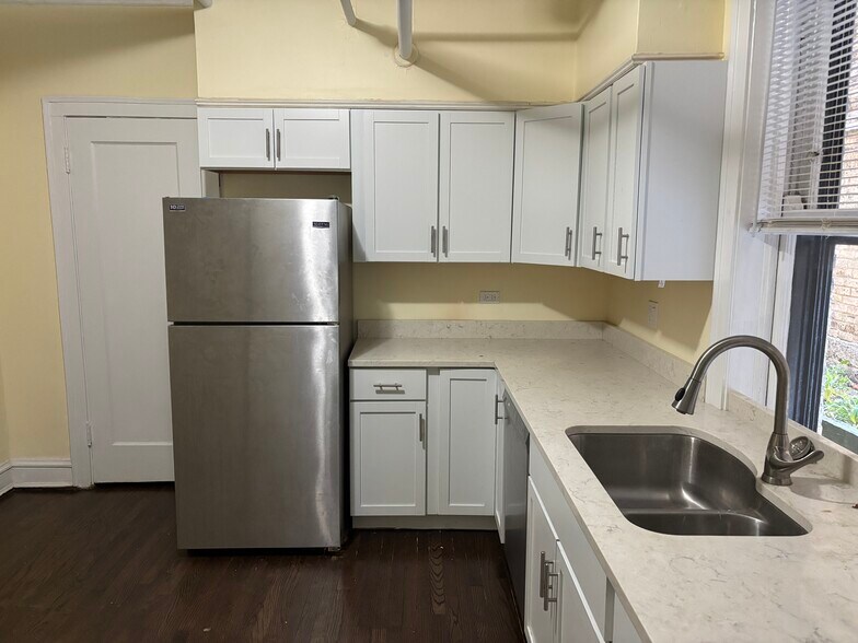 Building Photo - 544 Sheridan Rd