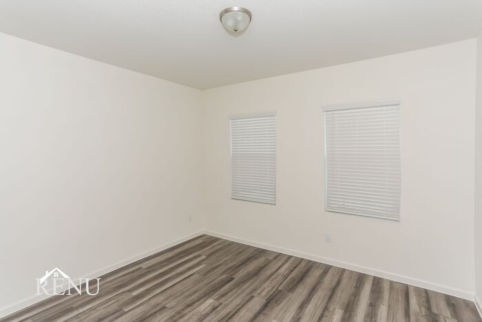 Building Photo - 1740 Escondido Dr