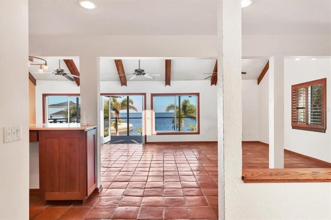 Building Photo - 3601 Coquina Key Dr SE