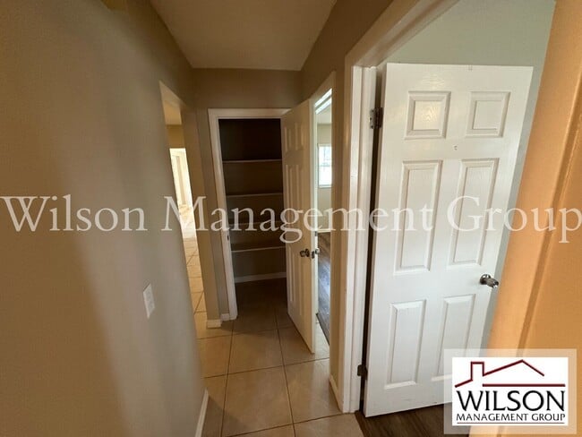Building Photo - 620 Lakespur Ln