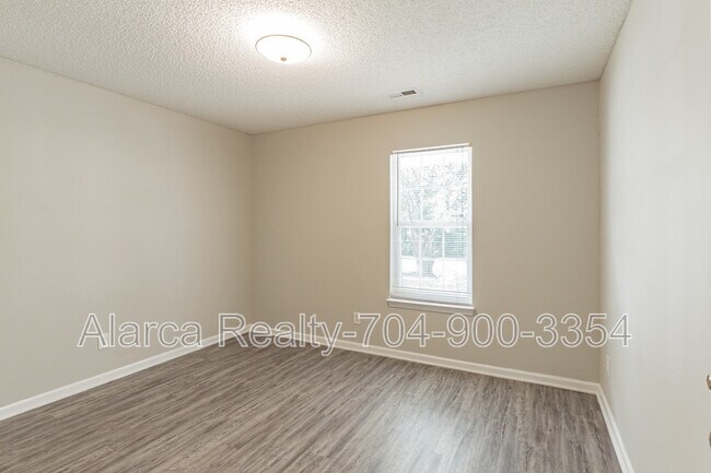 Building Photo - 6532 David Ave