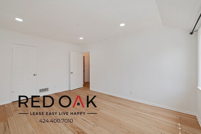 Building Photo - 360 S Linden Dr