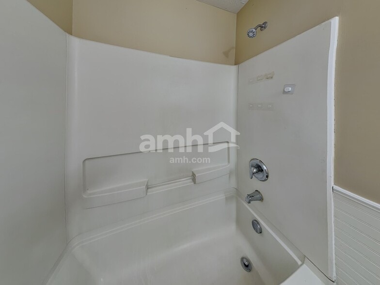 Building Photo - 8036 Chesterhill Way