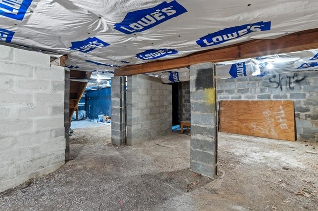 Building Photo - 1110 Somerset Ave