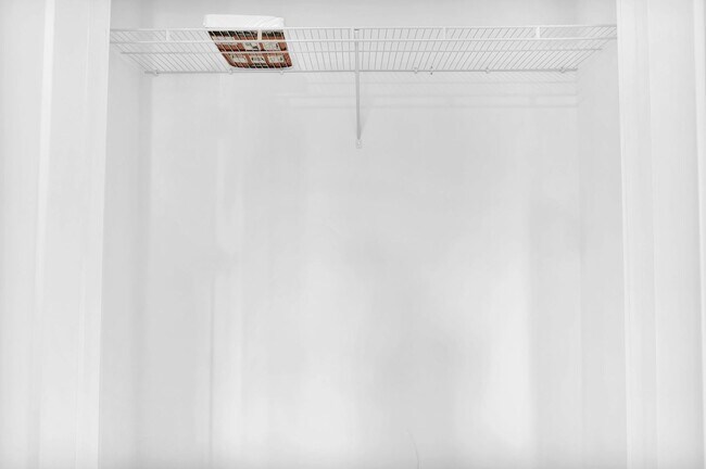 Building Photo - STUNNING MIDTOWN 2BED 2BATH