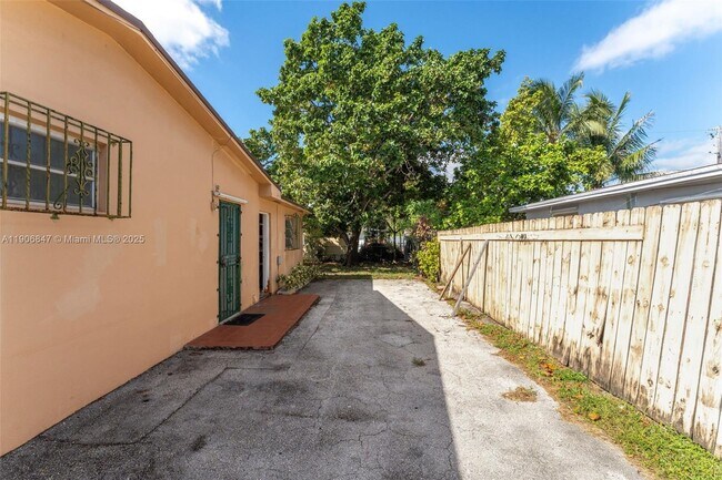 Building Photo - 3560 SW 107th Ct