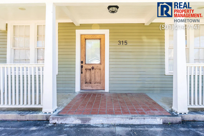 Building Photo - Monthly lease - Beautiful 3-Bed 2-Bath Hom...