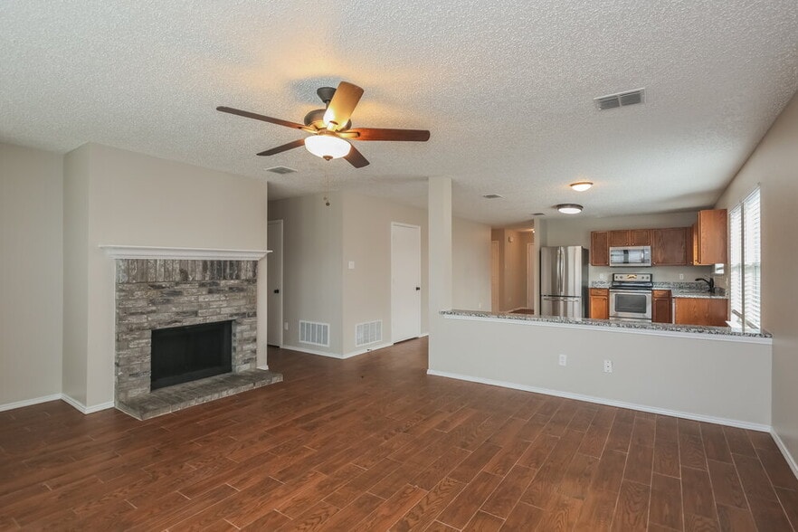 Building Photo - 2813 McIntosh Ct
