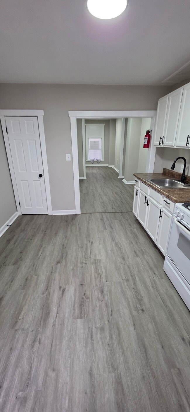 Building Photo - 502 N Curley St