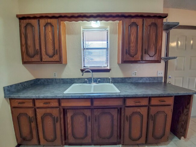 Building Photo - 3 Bed brick home in Tecumseh