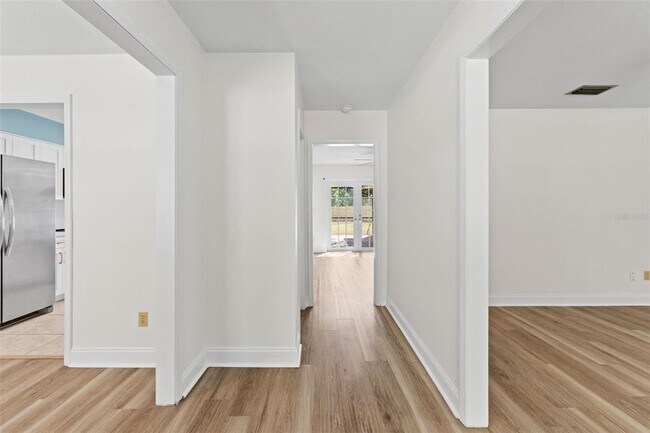 Building Photo - 1908 N Village Ave