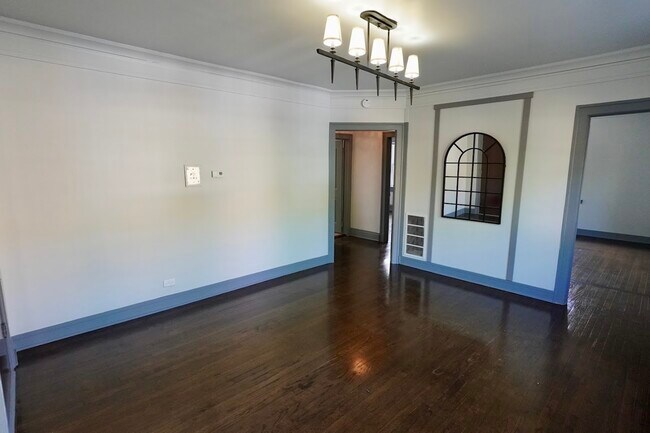 Building Photo - 6709 S Artesian Ave