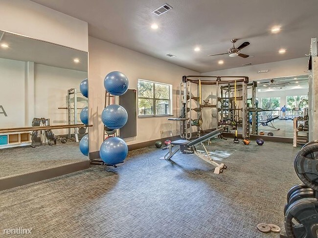 Building Photo - 2110 Boca Raton Dr