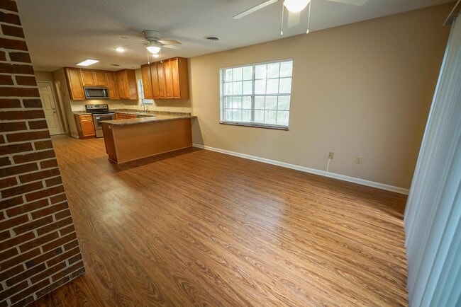 Building Photo - 410 Gaither Dr