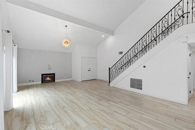 Building Photo - 26451 Vía Juanita