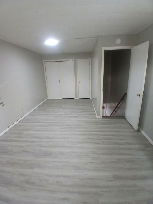 Building Photo - 3 Bedroom, 2 Full Bathrooms! Front Porch & Detached Garage!