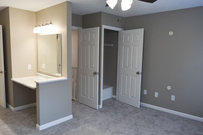 Building Photo - 2464 S Burberry Ln