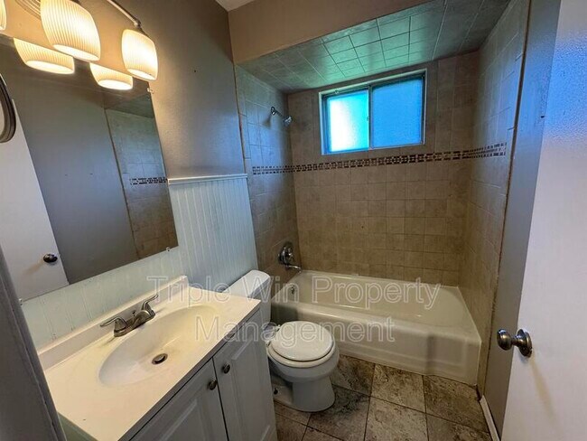 Building Photo - 730 Crabapple Ln