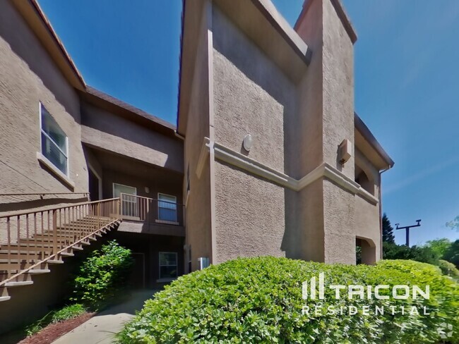 Building Photo - 10001 Woodcreek Oaks Blvd