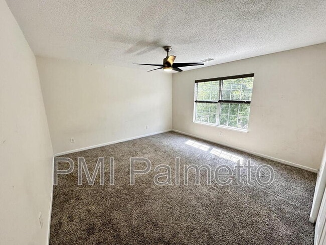 Building Photo - 227 Hardwood Dr