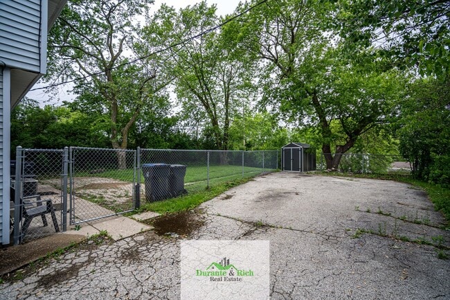 Building Photo - Upgraded Spacious 3 Bedroom Townhome Waukesha