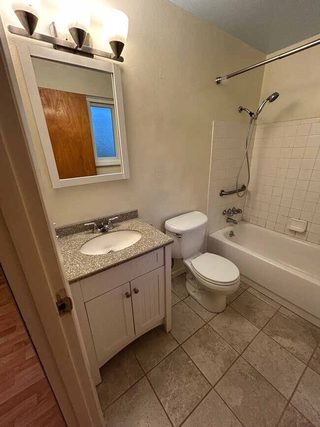 Building Photo - Beautiful 3 Bedroom/2 Bath NW Corvallis Home!