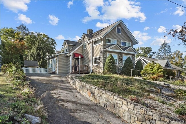 Building Photo - 33 Sycamore Rd