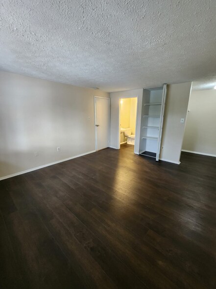 Building Photo - 12415 Hickory Tree Way