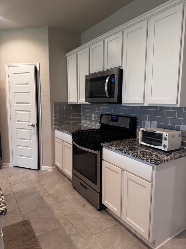 Building Photo - 5515 Russett Bay Ct